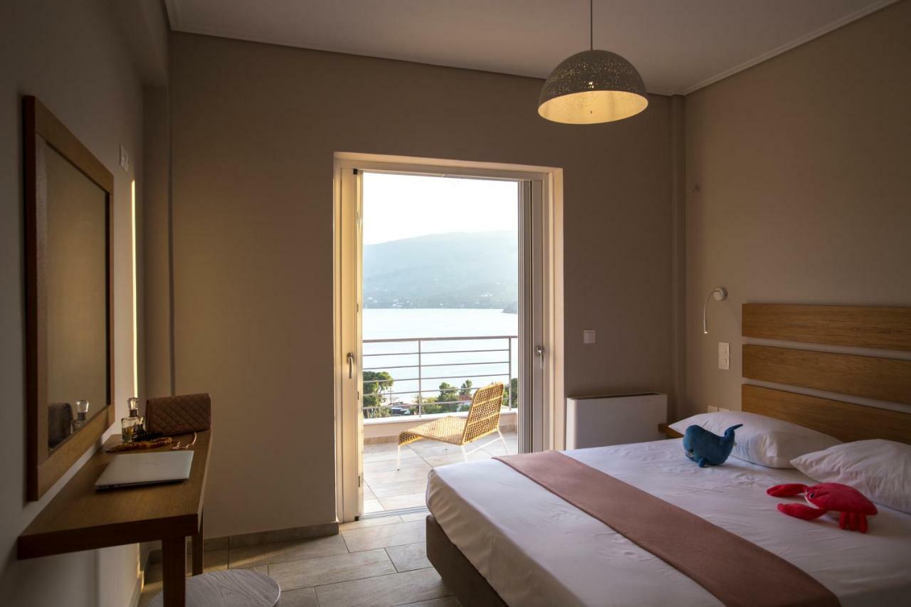 Kalavria Luxury Suites - Magnificent Sea View Of Poros Poros Town Eksteriør bilde