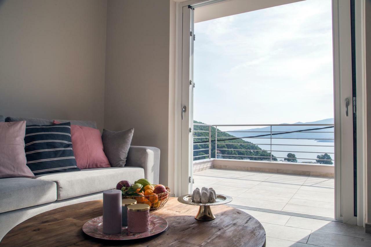 Kalavria Luxury Suites - Magnificent Sea View Of Poros Poros Town Eksteriør bilde